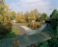 19337 Gezicht in de Berekuil te Utrecht met links en rechts de fietstunnel onder de rotonde, richting de Biltsestraatweg.